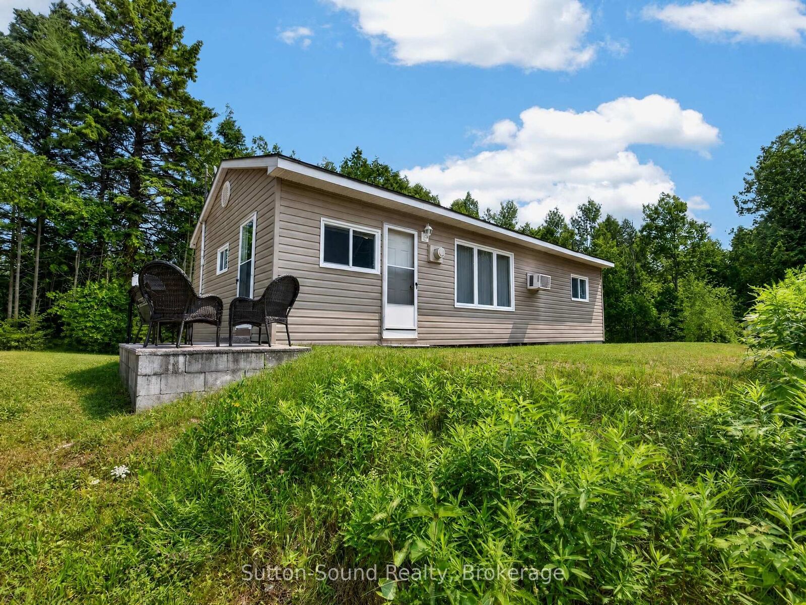 Property Photo:  24 Isabella Street  ON N0H 2T0 