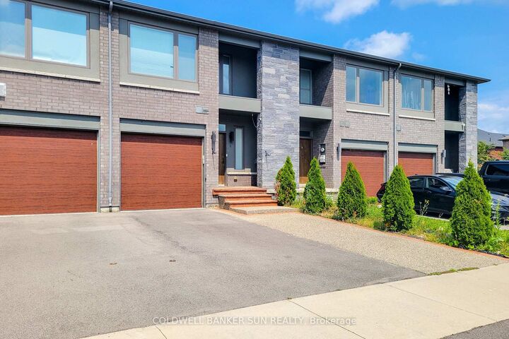 Property Photo:  8 Bedrock Drive  ON L8J 0K6 