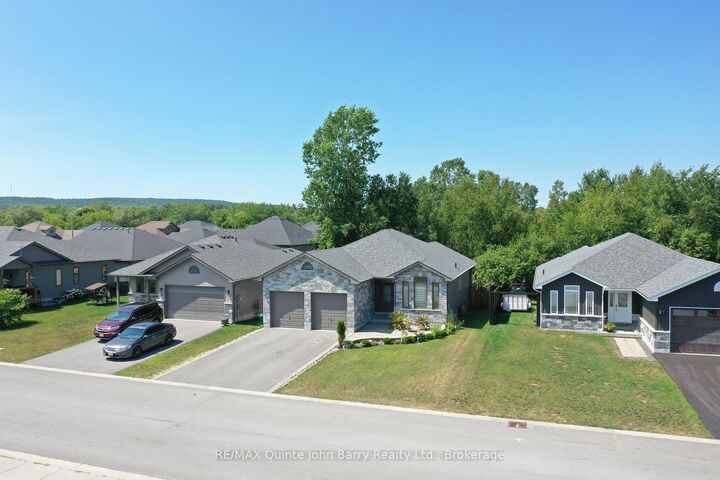 Property Photo:  46 Birchmount Street  ON K8V 0C6 