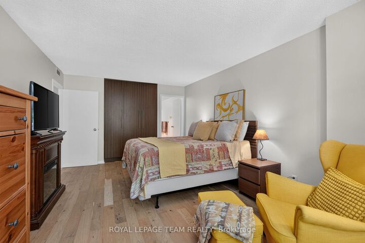 Property Photo:  317 Metcalfe Street W 302  ON K2P 1S3 