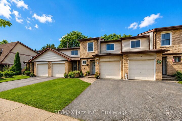 Property Photo:  1330 Trowbridge Drive 3  ON L1G 7L1 