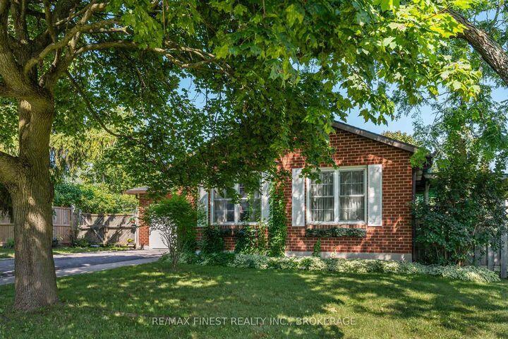 Property Photo: 105 Grenadier Drive ON K7K 6E7