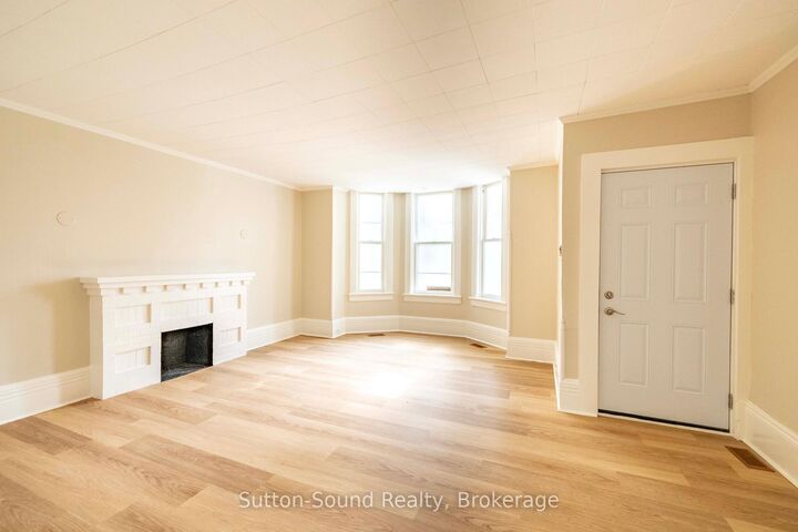 Property Photo:  1100 4th Avenue E  ON N4K 2P2 