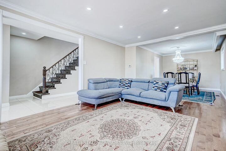 1228 Jane Street N — photo 1