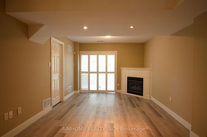 Property Photo: 10719 Bathurst Street 7 ON L4C 0N3
