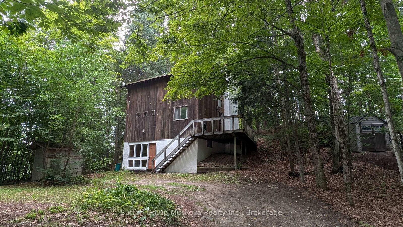 Property Photo: 213 Woodland Drive ON P1H 1A7