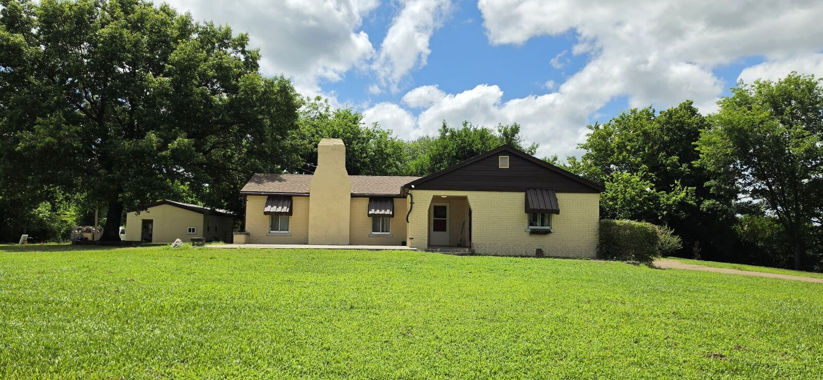 Property Photo: 407 S Adams Street N OK 74955
