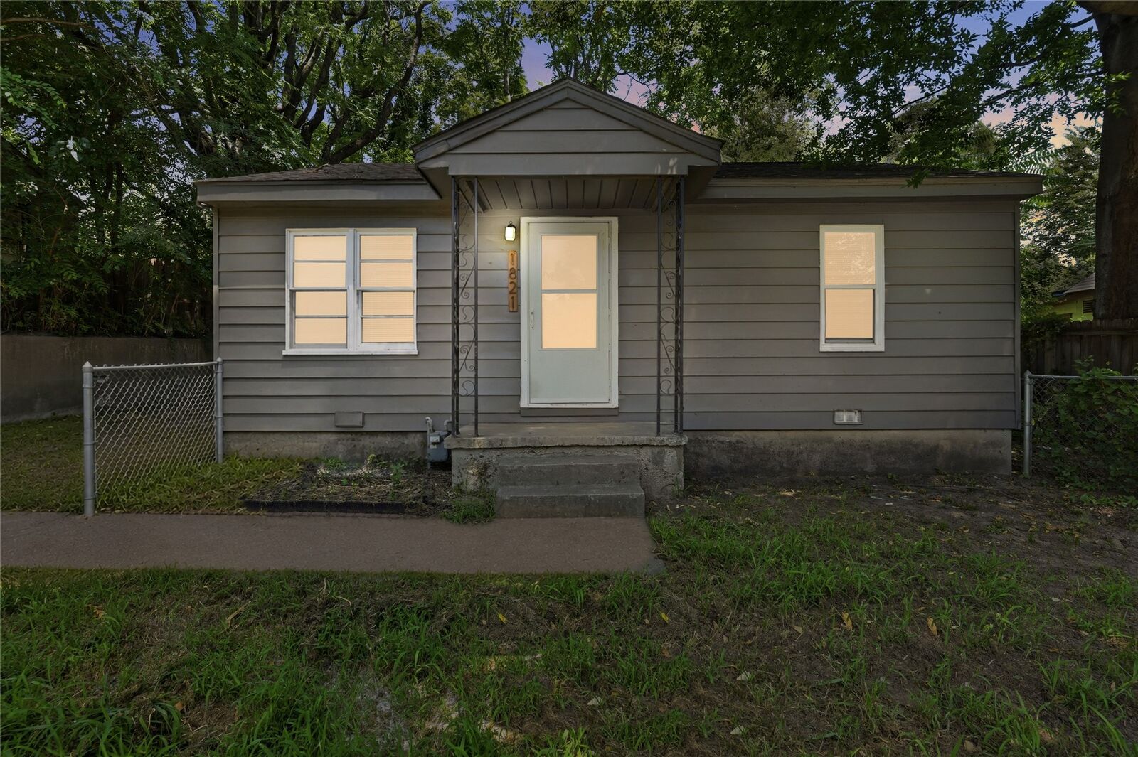 Property Photo: 1821 W Archer Street OK 74127