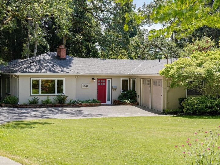 1941 Mayfair Dr — photo 1
