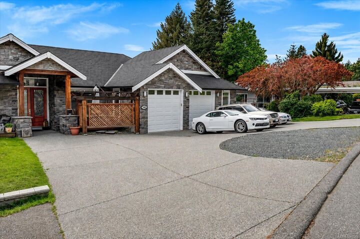 Property Photo: 1460 Sherwood Dr BC V9T 1G7