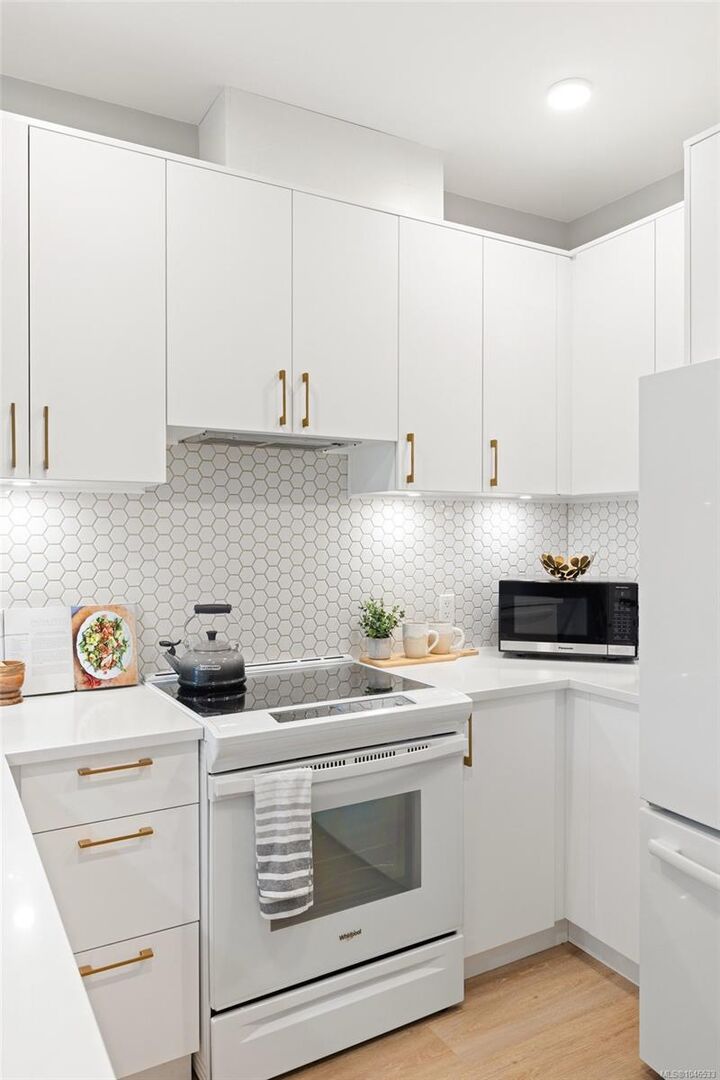 Property Photo: 2348 Beacon Ave #303 BC V8L 1X3