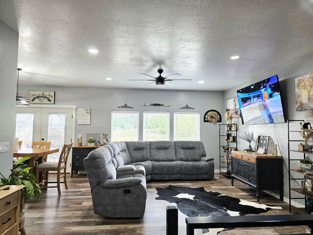 Property Photo: 405 E 200 S UT 84521