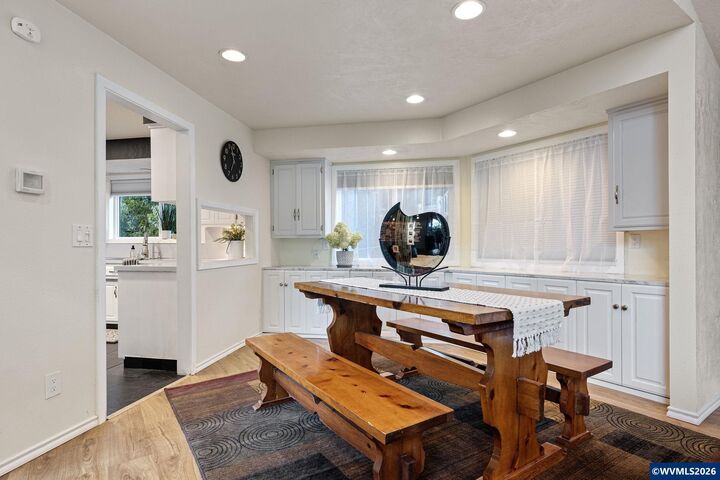 Property Photo: 712 Mimosa St S OR 97302