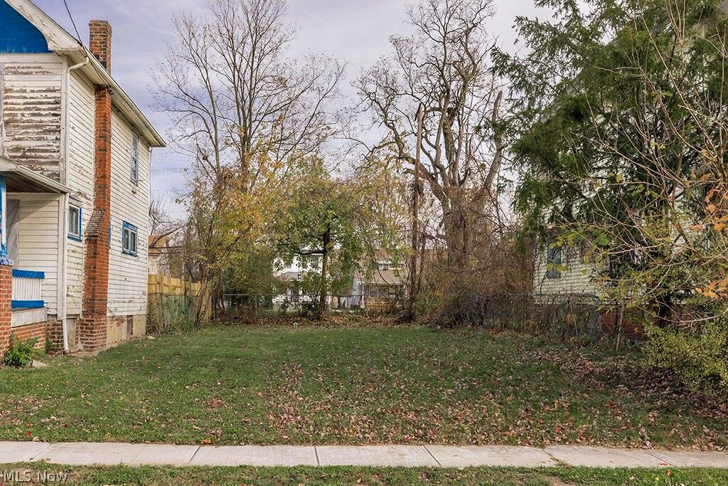 Property Photo: 899 E 130th Street OH 44108