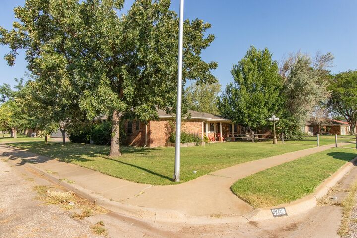 Property Photo:  5208 While A Way Road  TX 79109-5750 