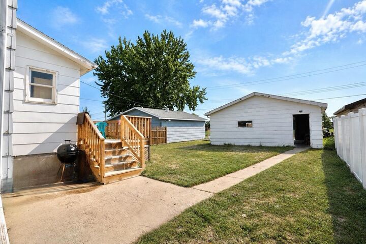 Property Photo:  903 S 9th Street  SD 57401 
