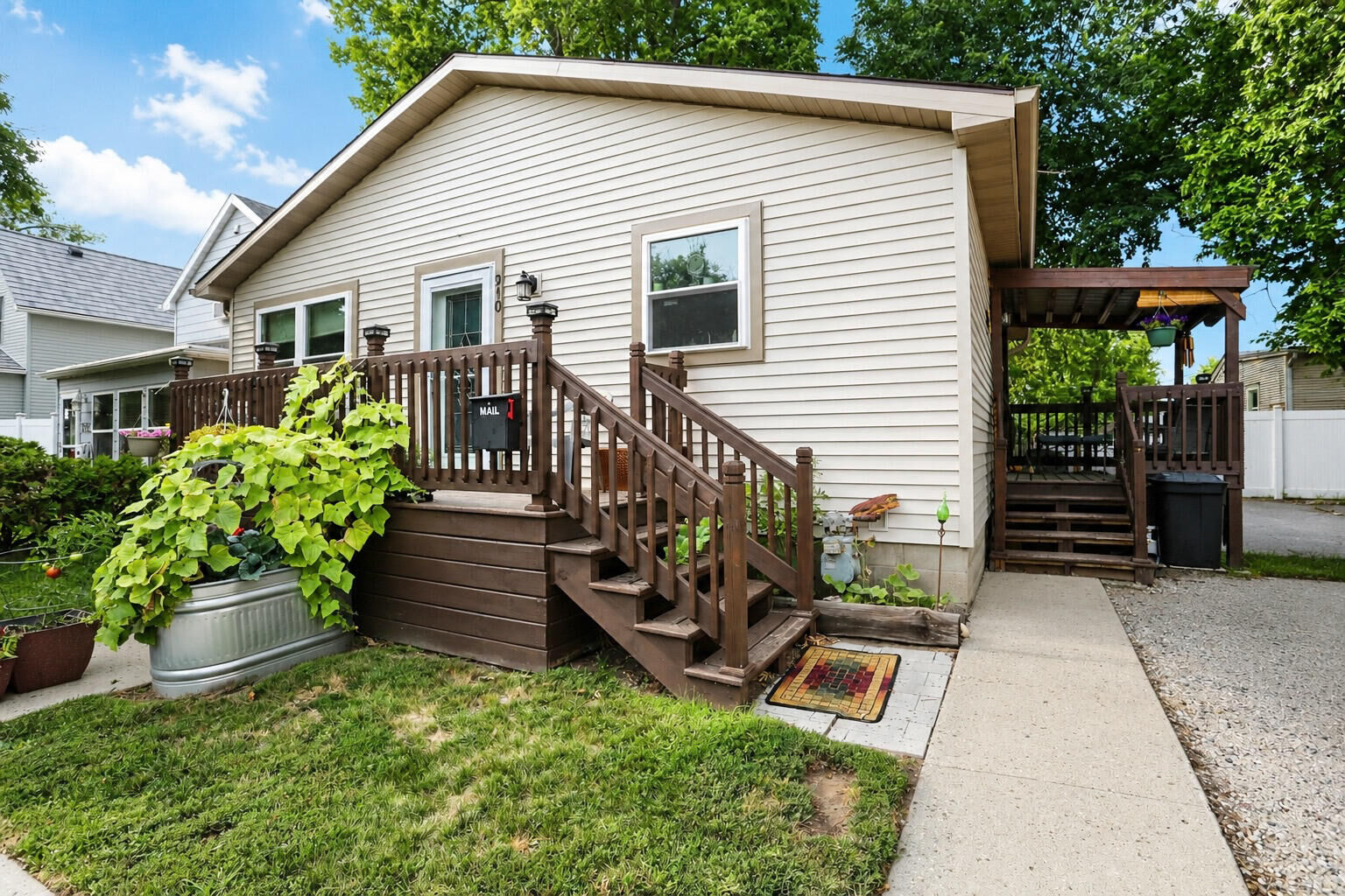 Property Photo: 910 SW 4th Avenue SD 57401
