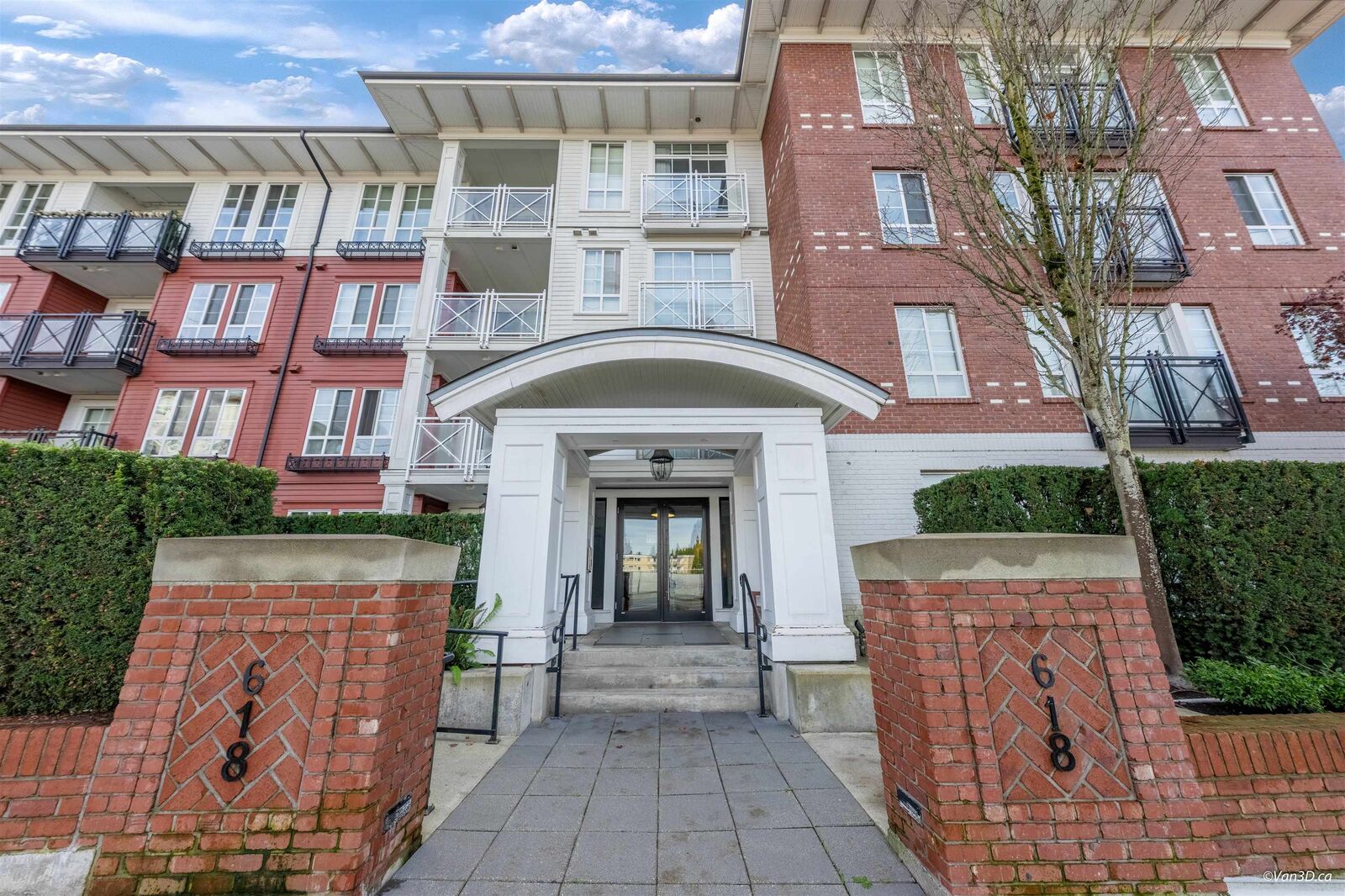 Property Photo: 618 Como Lake Avenue 201 BC V3J 0G1