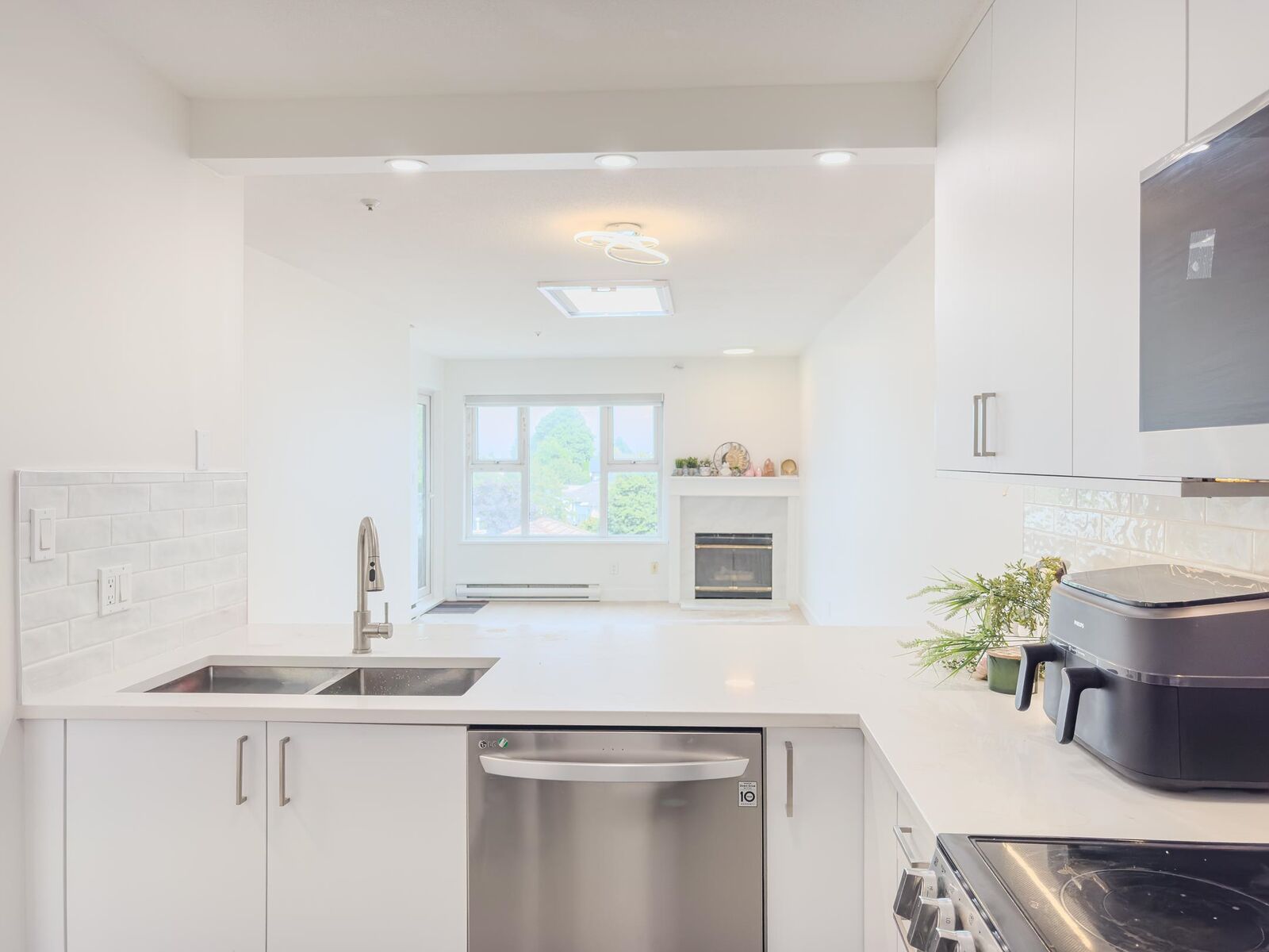 Property Photo:  4893 Clarendon Street 311  BC V5R 3J3 