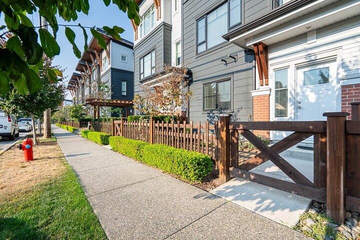 Property Photo: 22128 48A Avenue 8 BC V3A 0L6