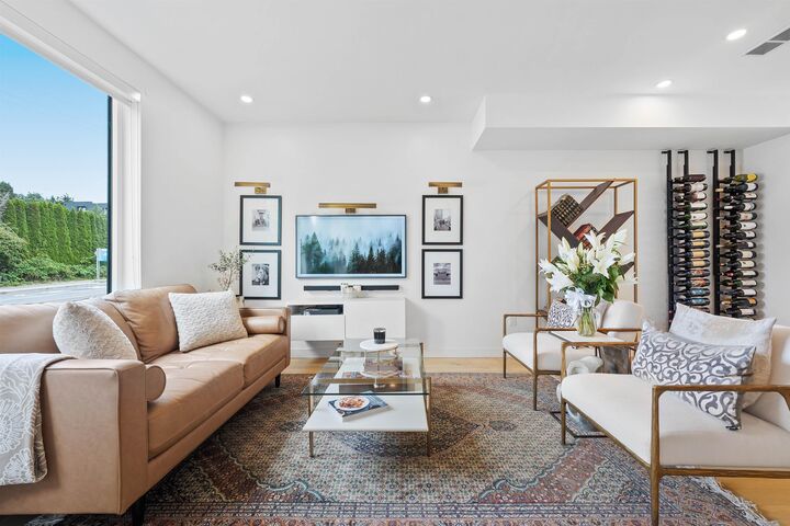 Property Photo: 649 E 3 Street 207 BC V7L 1G6