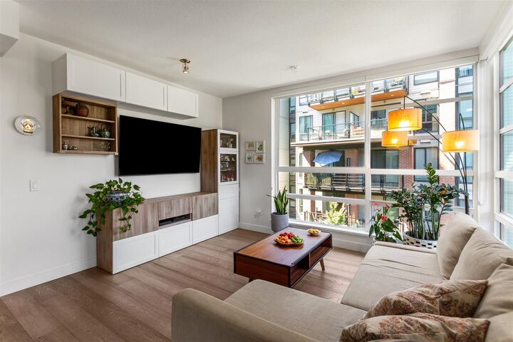 Property Photo: 719 W 3rd Street 404 BC V7M 0E7