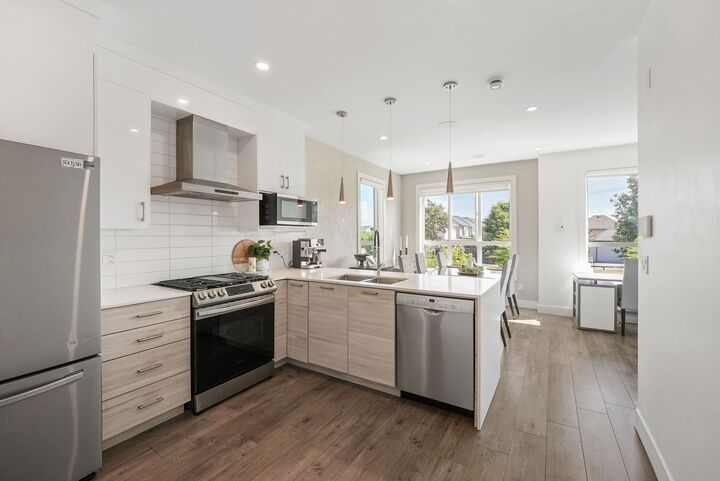 Property Photo: 7177 194A Street 10 BC V4N 6V6