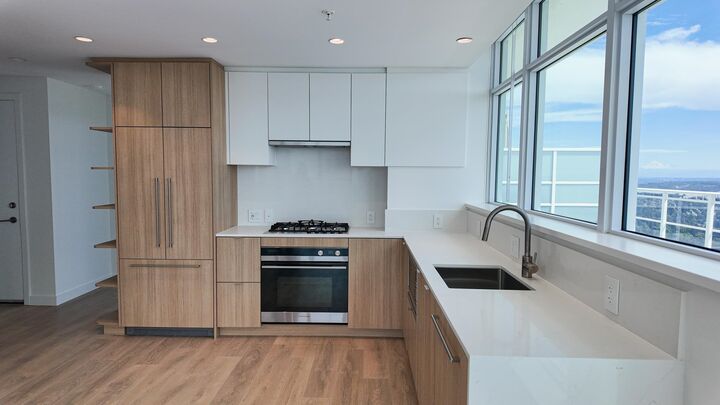 Property Photo: 505 Nelson Street 2402 BC V3J 0R5