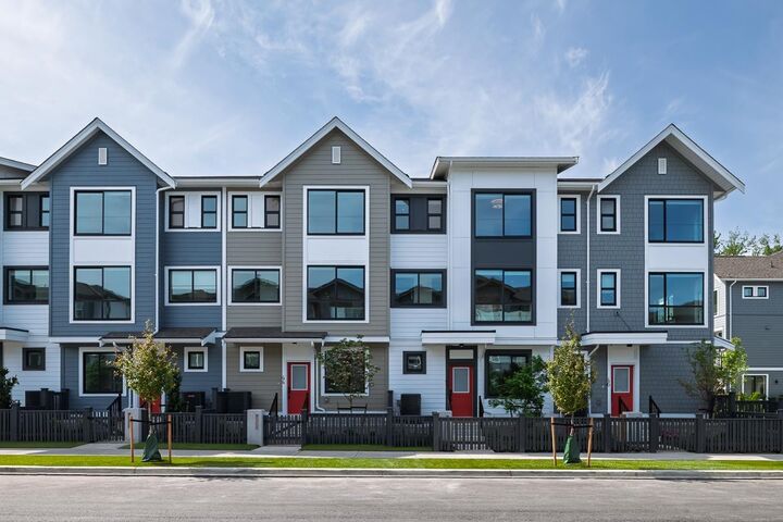 7574 207 Street 48 — photo 1