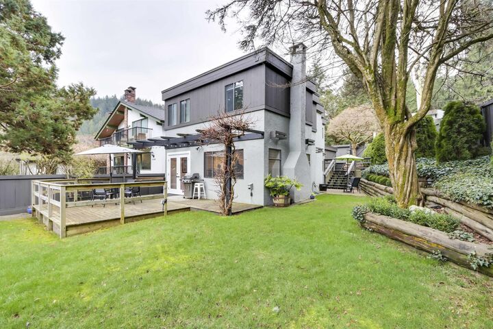 6590 Nelson Avenue — photo 1