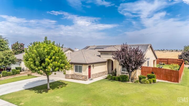 Property Photo:  9500 Meadow Falls Drive  CA 93311 