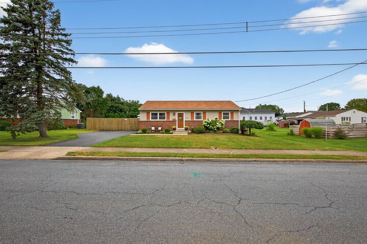 Property Photo:  935 E Queen Street  PA 17003 
