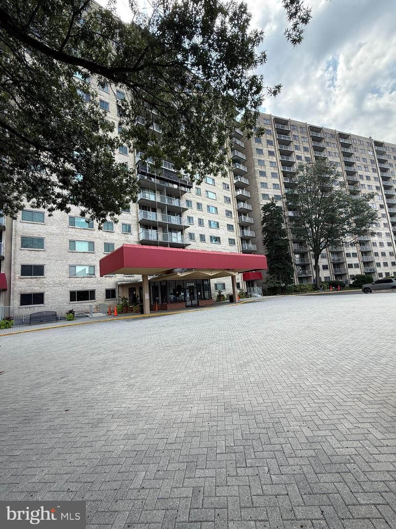Property Photo: 2500 N Van Dorn Street 205 VA 22302