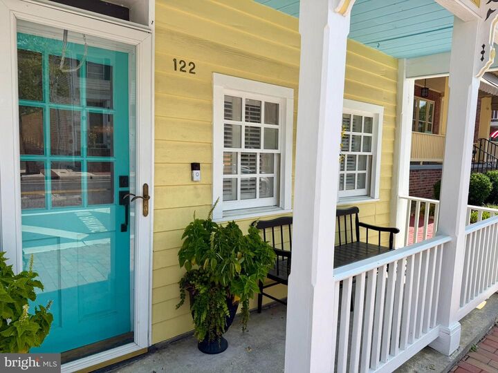 Property Photo:  122 Washington Street N  VA 22601 
