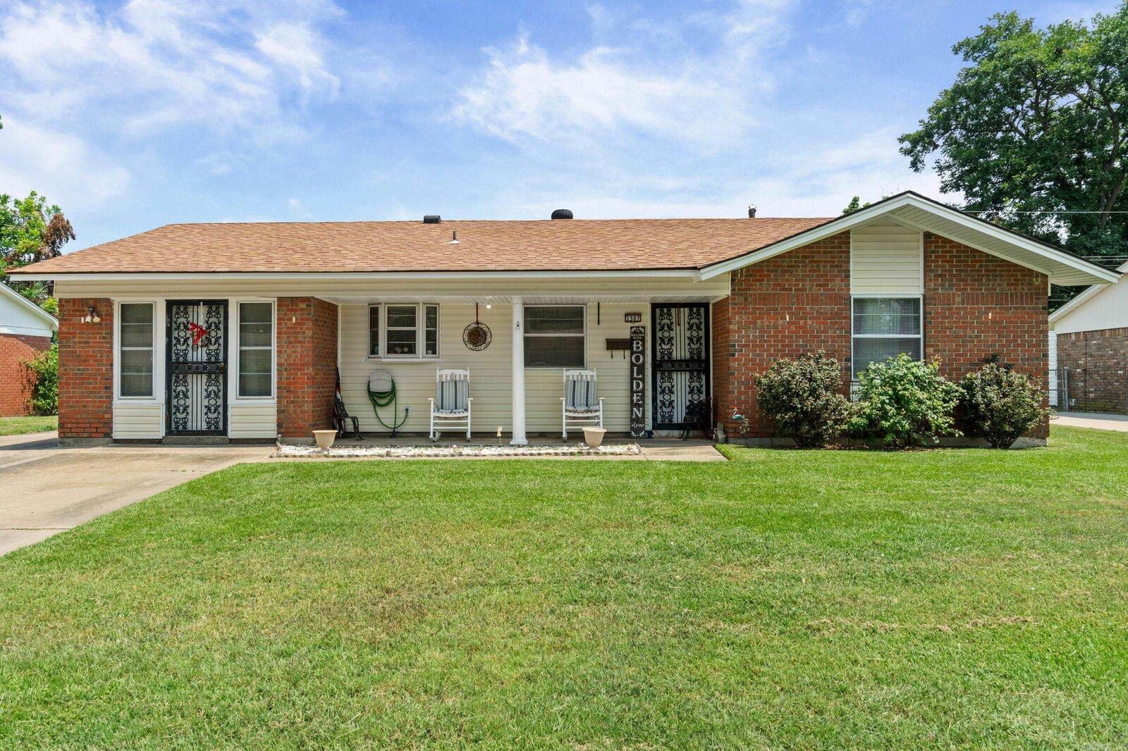 Property Photo:  1307 S Dakota St  AR 71601 