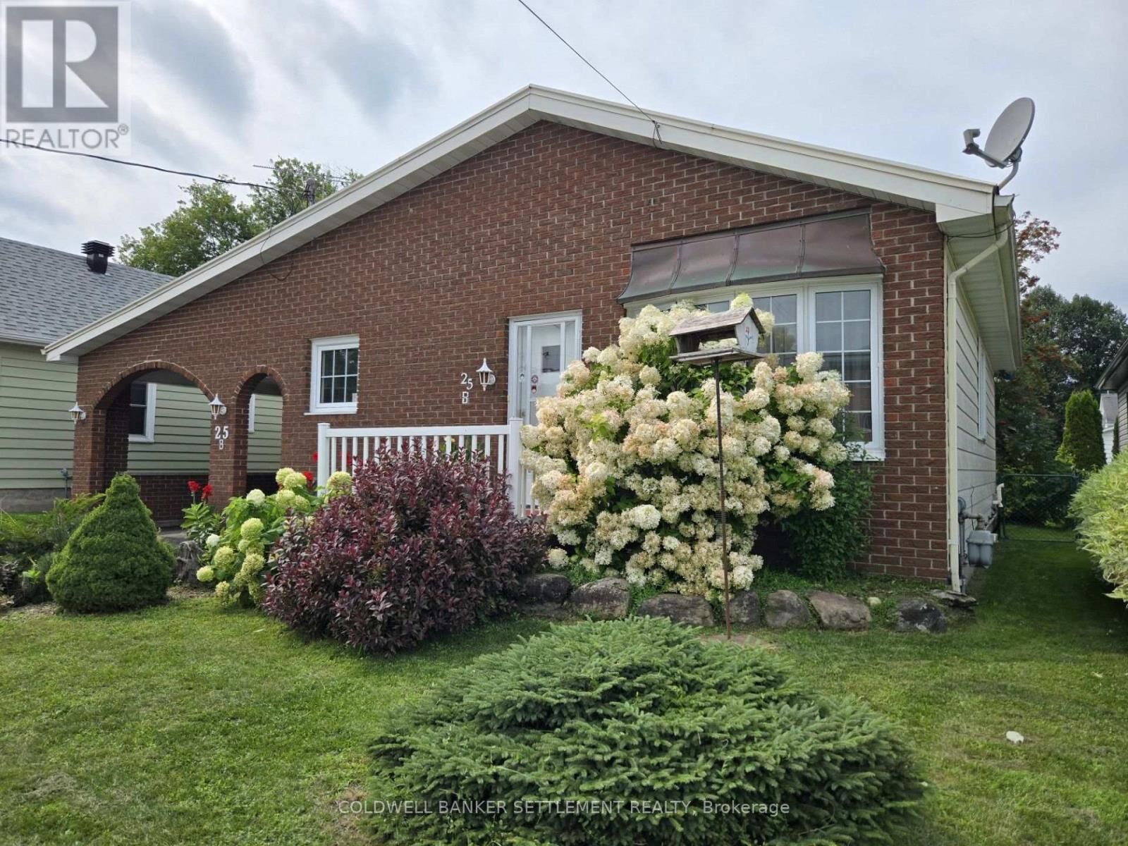 Property Photo:  25B Haggart Street West  ON K7H 2Z5 