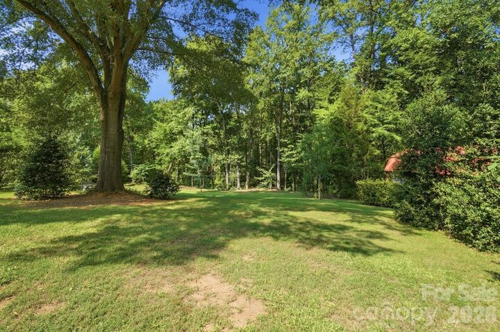 Property Photo:  2818 Castlebrook Drive  NC 28112 