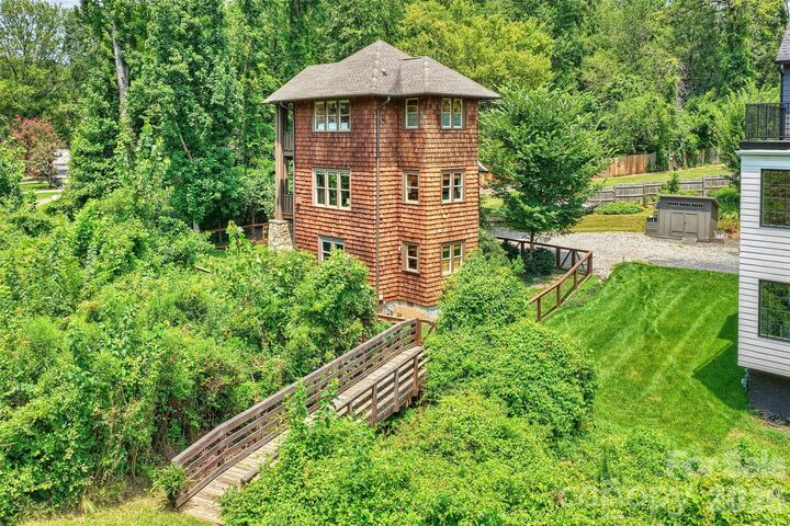 Property Photo: 1611 Tippah Park Court NC 28205