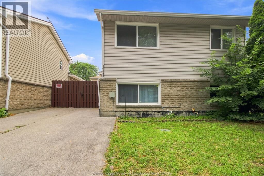 Property Photo: 1229 Arncliffe Place ON