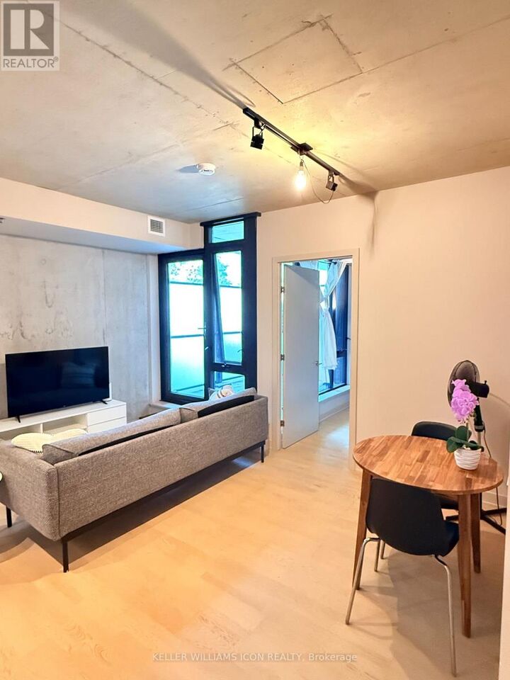 Property Photo: 203 Catherine St Street 201 ON K2P 1J5