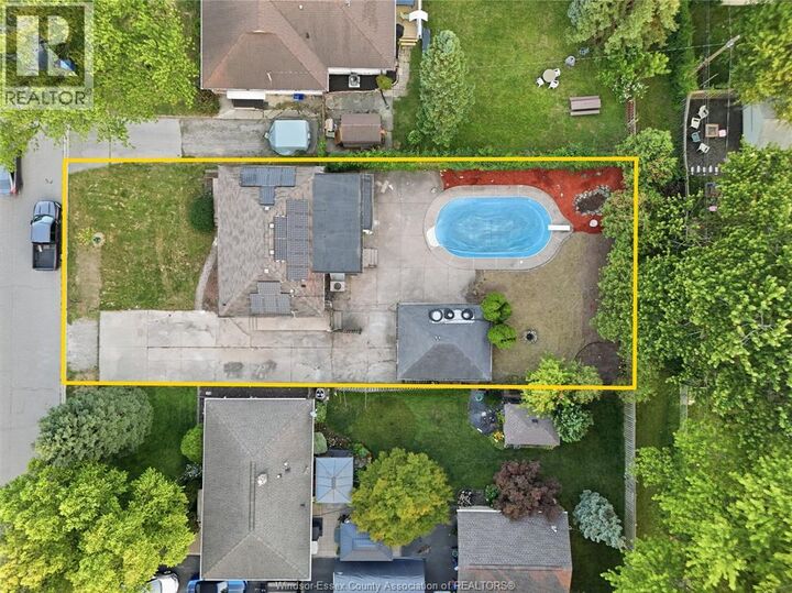 Property Photo:  2733 Lloyd George Boulevard  ON N8T 2T8 