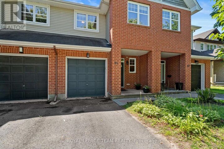 Property Photo: 84 Selhurst Avenue ON K2G 7C9