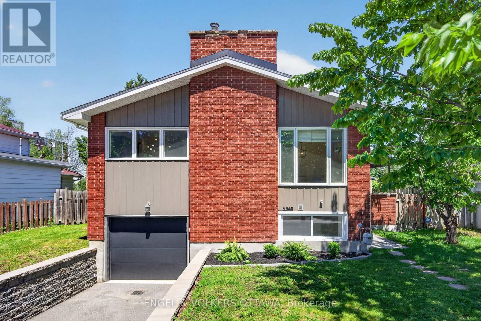 Property Photo: 2265 Samuel Drive ON K1G 3C3