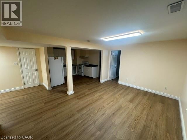 Property Photo: 182 Lynnbrook Crescent Lower ON N2L 4X3