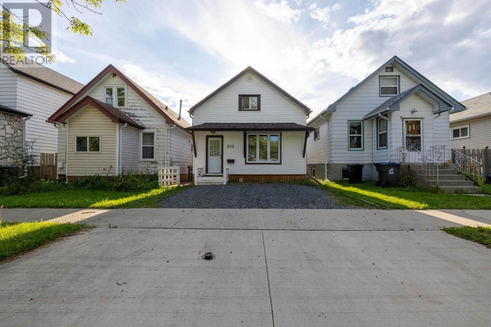 Property Photo:  815 Minnesota St  ON P7C 3L7 