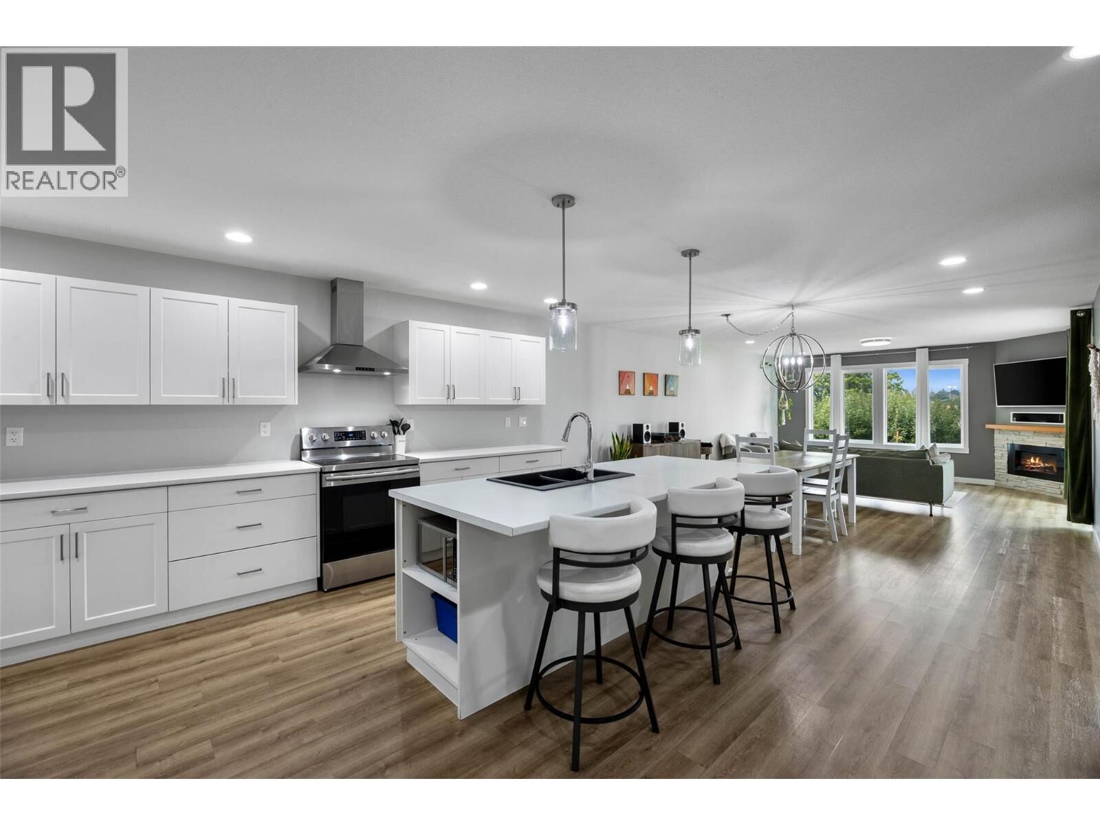 Property Photo: 668 Lyne Road BC V2B 6N7