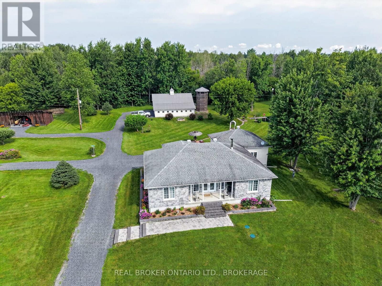 Property Photo: 18523 Kenyon Conc Rd 1 Road ON K0C 1B0