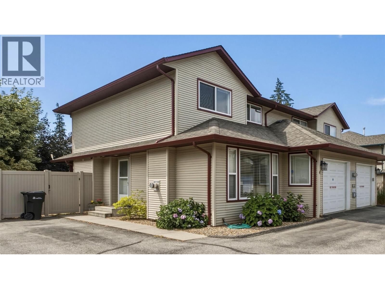Property Photo: 4407 20th Street 4 BC V1T 9T9