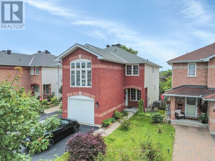 Property Photo: 92 Splinter Crescent ON K2B 1B2