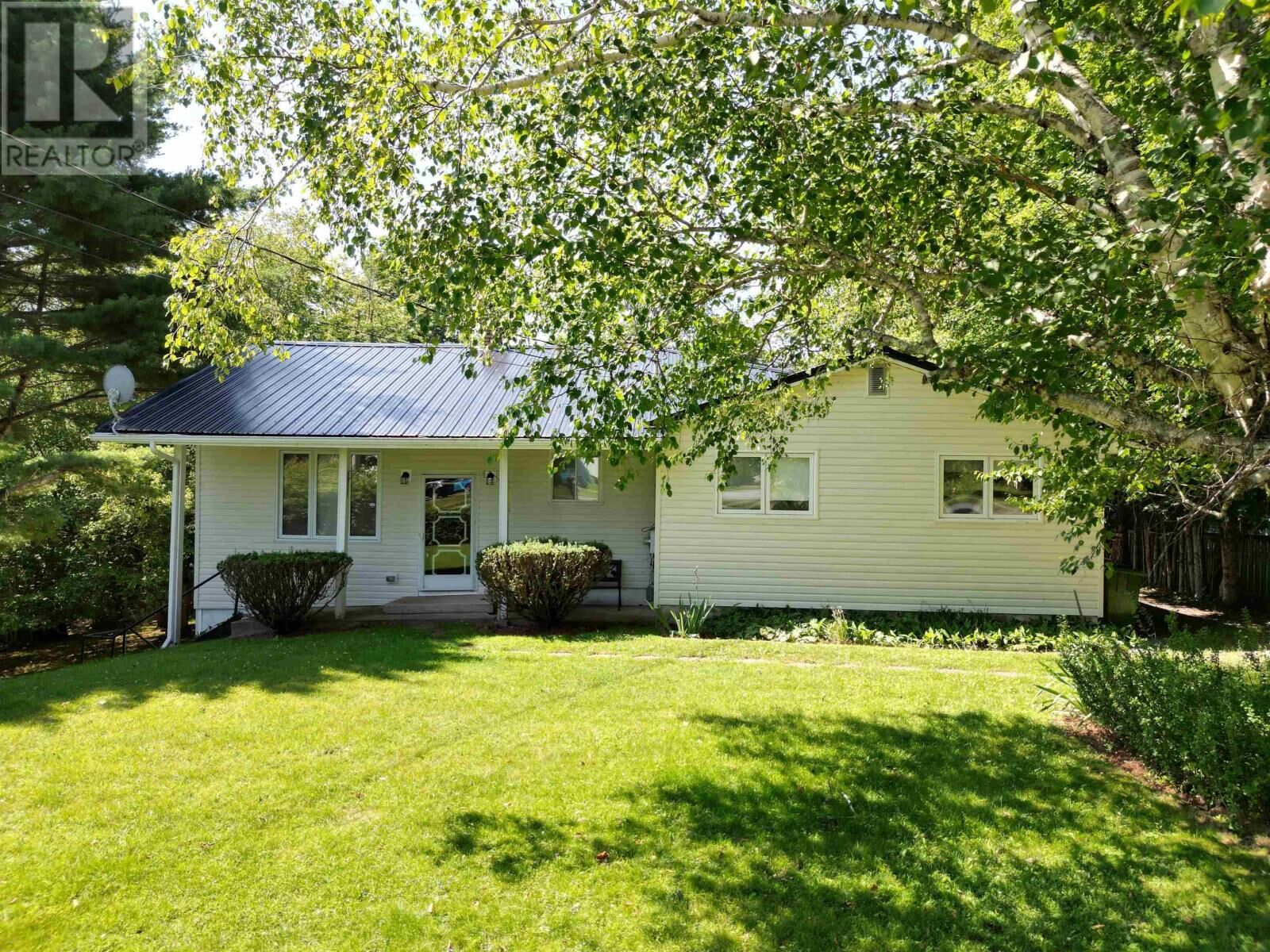 Property Photo:  110 Maple Boulevard  NS B2N 4N3 